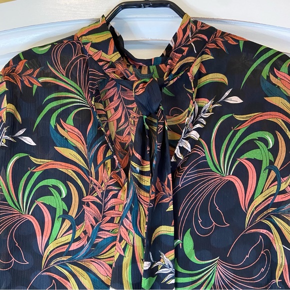 Sisley Black Silk Blouse with Leaf-Print - Picture 4 of 11